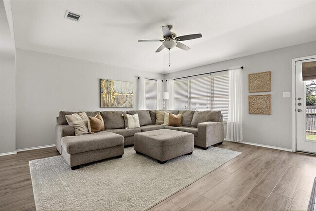 Foto del edificio - 1202 Highland Dr