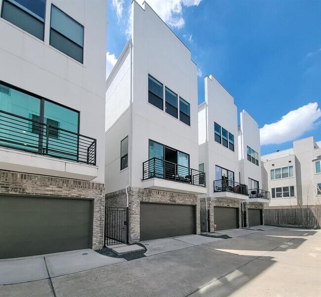 Foto del edificio - 5709A Larkin St