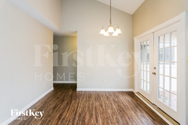 Foto del edificio - 10810 Lakewood Oaks Dr