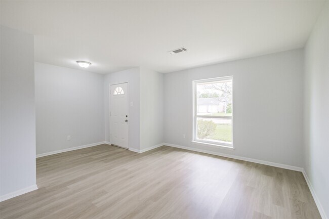 Foto del edificio - 4314 Woodmont Dr