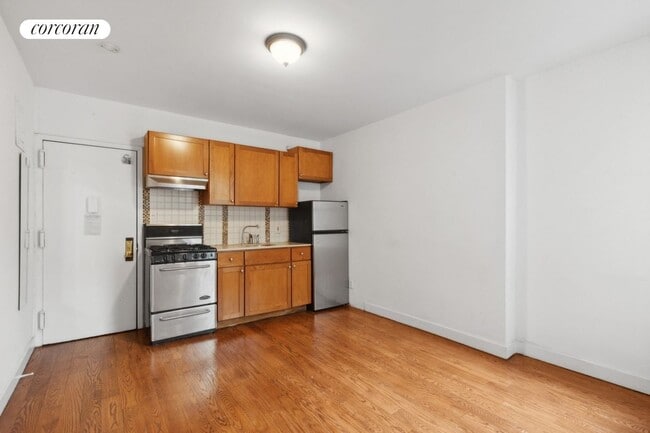 Building Photo - 245 W 115th St