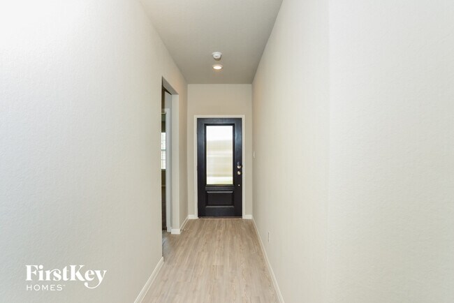 Building Photo - 15015 Maskette Ave