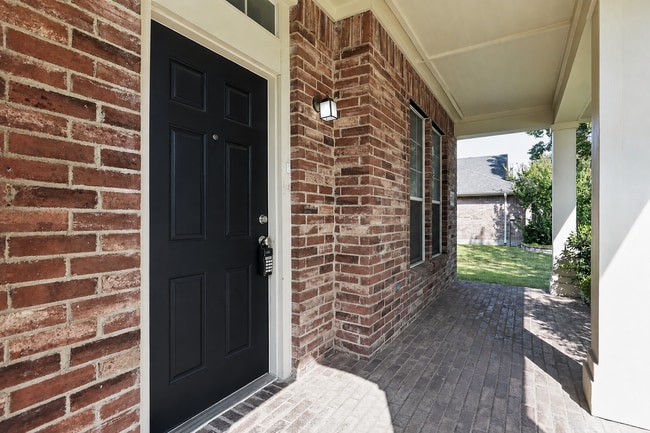 Building Photo - 217 Pinewood Trl