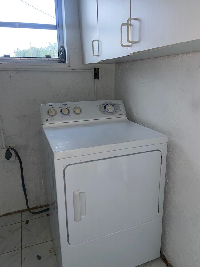 Foto del edificio - 2719 Knight Ln