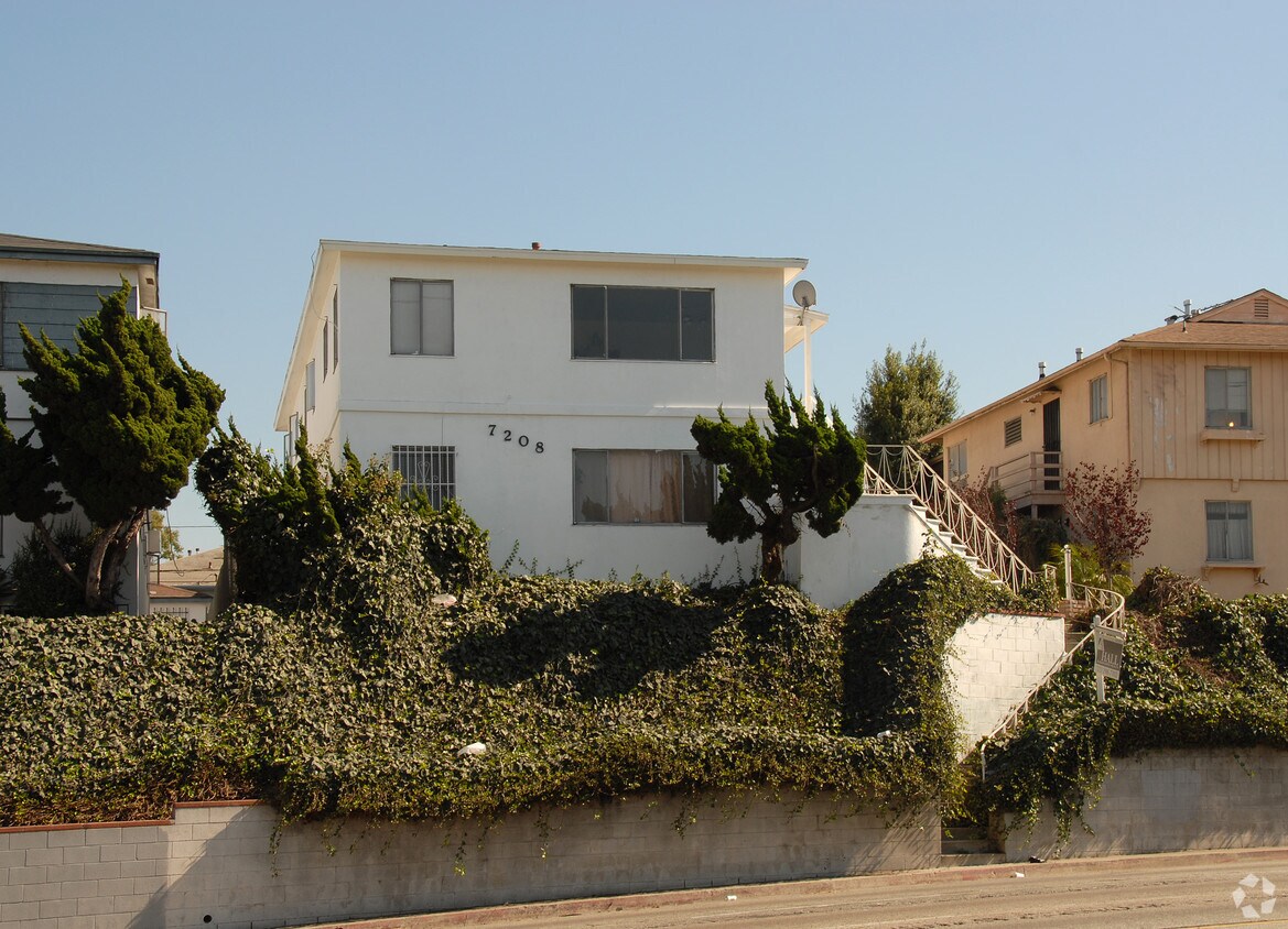 Building Photo - 7208 S La Cienega Blvd