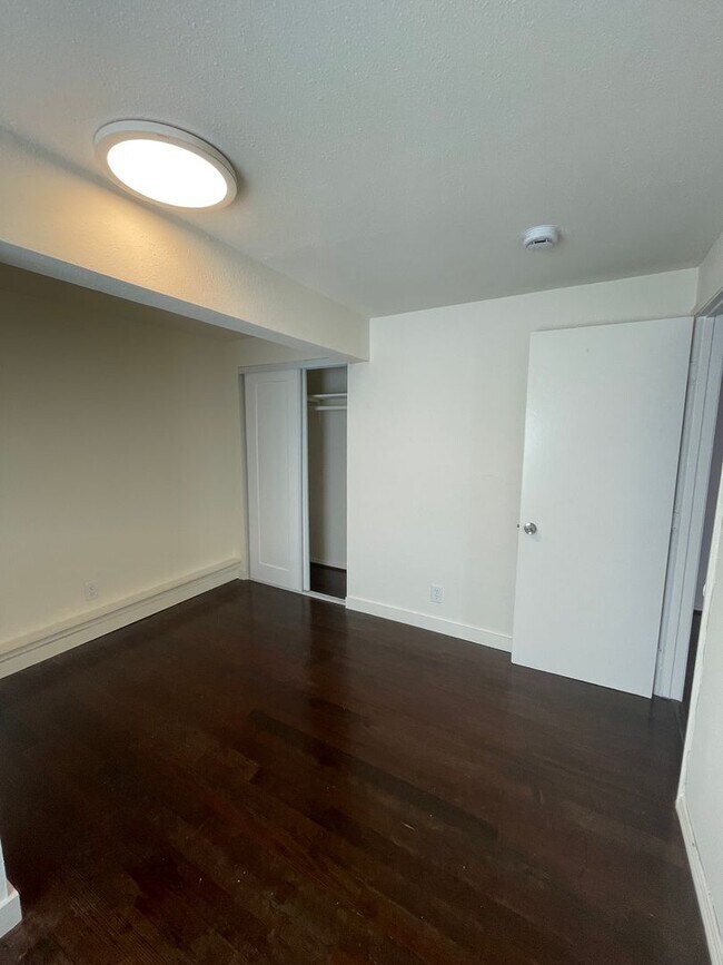 Building Photo - 1526 5th St