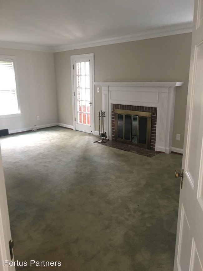 Building Photo - 14817 Glastonbury Ave