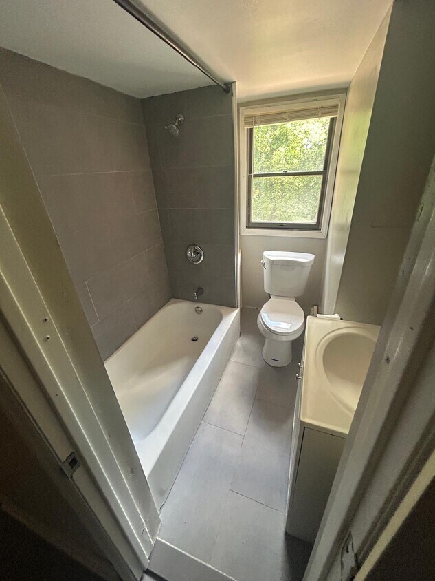Foto principal - 1 Groveville Rd