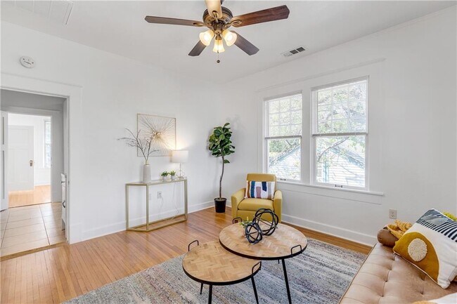 Foto del edificio - 815 E 31st St