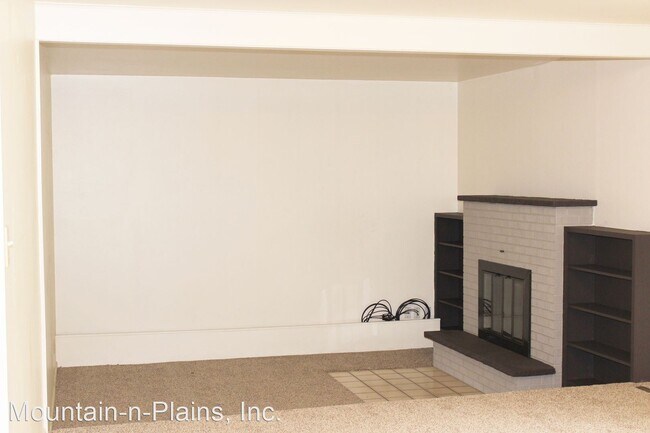 Building Photo - 3 br, 1 bath House - 220 E. Stuart Street