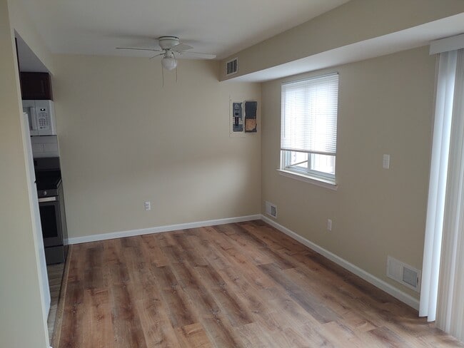 Building Photo - 41154 N Woodbury Green Dr