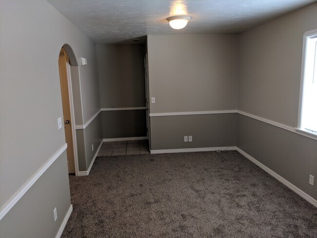 Foto del edificio - 2 Bed 1 Bath Delmar Condo in Sugar City!