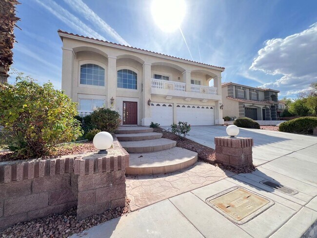 Building Photo - Fantastic two-story single-family house wi...
