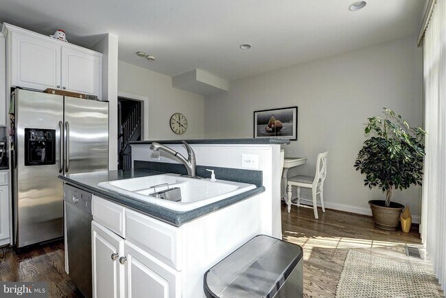 Foto del edificio - 2225 N Oak Ct