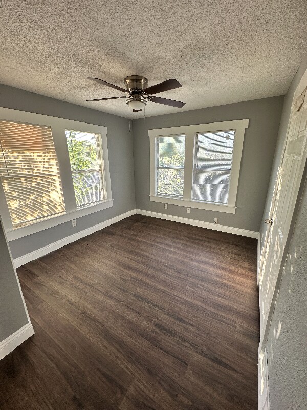 Foto del edificio - 3317 Avenue G