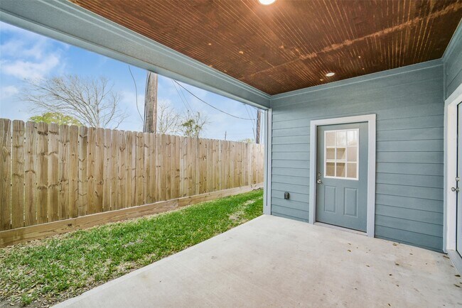 Building Photo - 10242 Bridgeland Ln