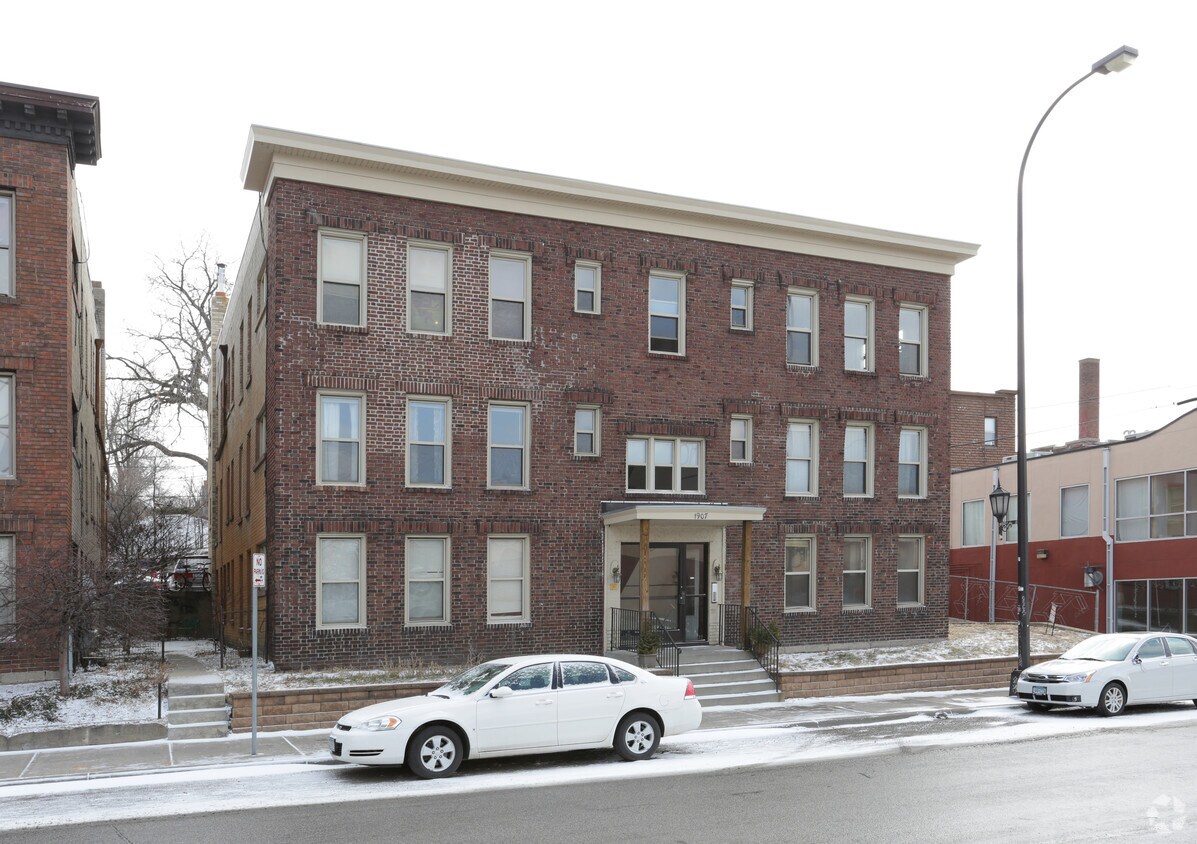 Building Photo - 1907 Lyndale Ave S