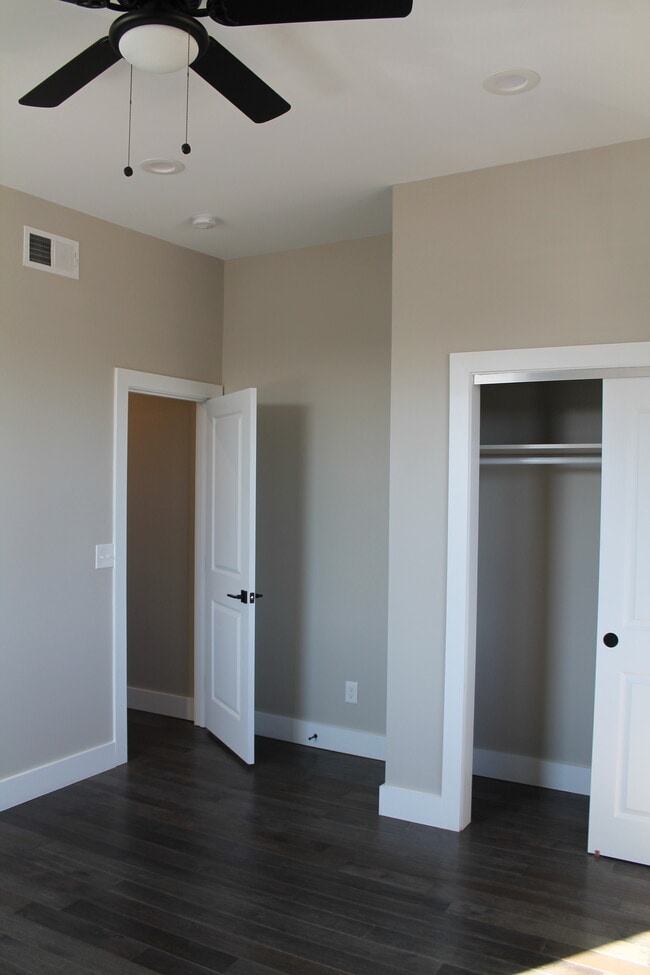 715 Greenup St Unit 3 Third Fl w Roof Deck, Covington, KY 41011