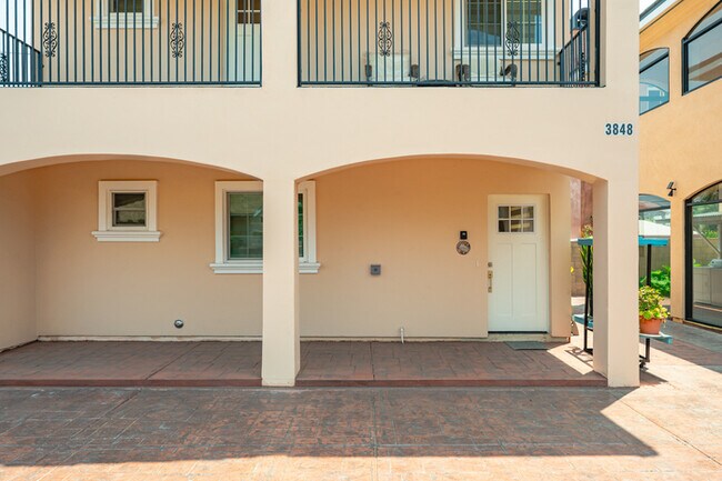 Foto del edificio - Stylish & Bright 2 Bed 2 Bath | Fully Furnished | Move-In Ready