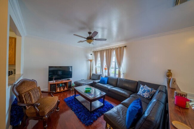 Building Photo - 211 Surf Dr