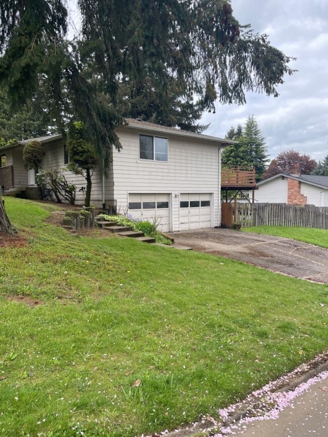 Building Photo - COMING SOON!!!  Fantastic 4 Bedroom Home on Blueberry Hill in Hazel Dell!