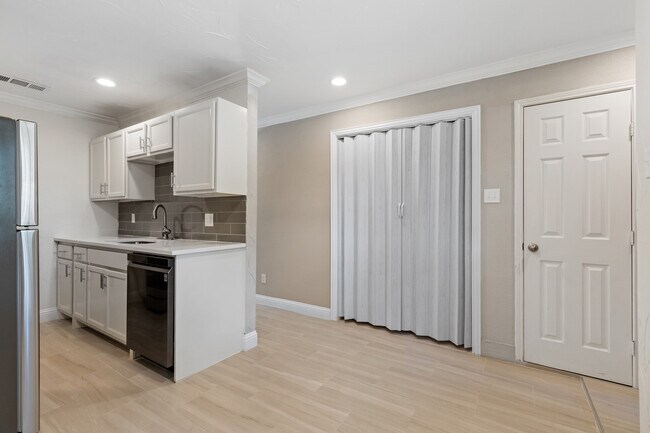 Foto del edificio - 4806 W University Blvd