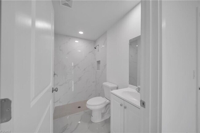 Foto del edificio - 3819 3rd St W