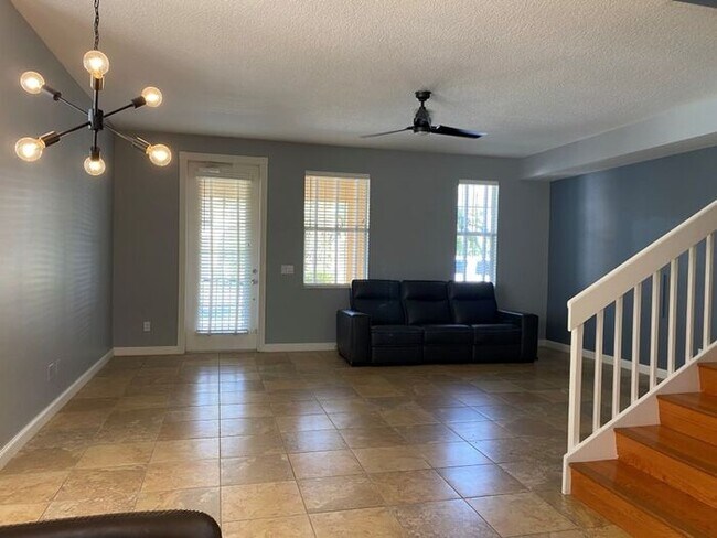 Foto del edificio - FREE RENT Sarasota 3 Bedroom Beautiful Tow...