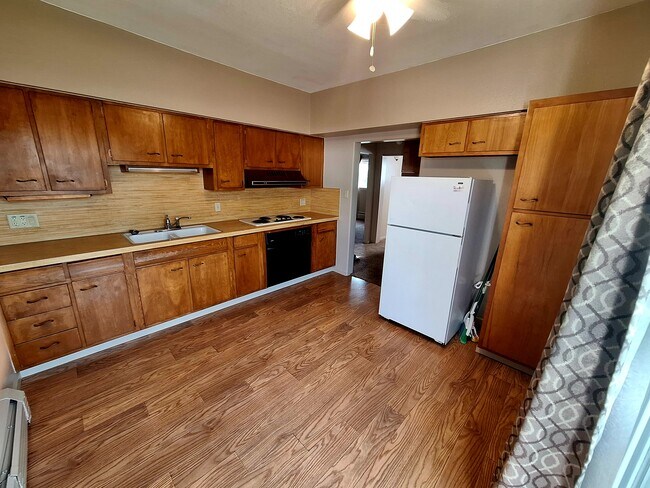 Kitchen - 1608 E 12th St