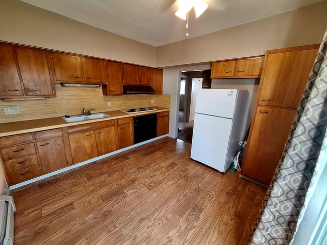 Kitchen - 1608 E 12th St