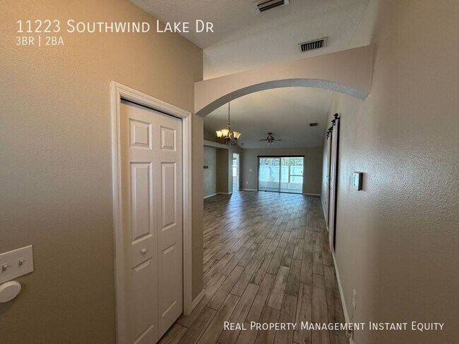 Foto del edificio - 11223 Southwind Lake Dr