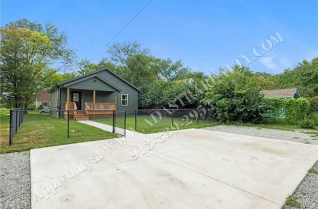 Foto del edificio - Like New Furnished Home in Lawrence Short Term Lease-Coming SOON!!