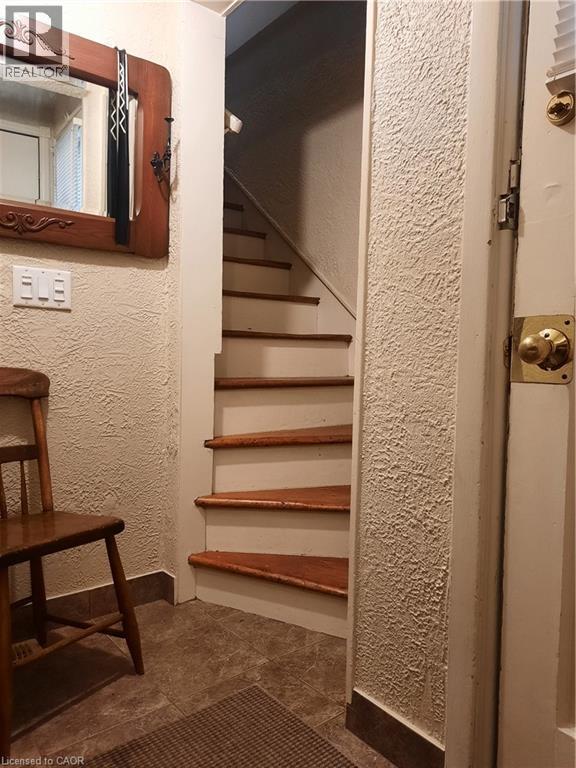 Building Photo - 1 King St E