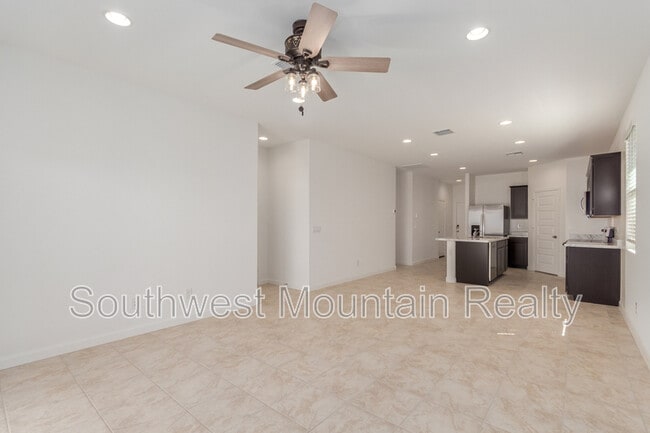 Foto del edificio - 38210 W Excussare Wy