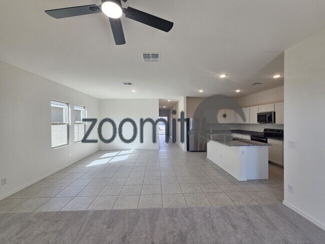 Foto del edificio - BEAUTIFUL HOME 4 BEDROOMS 3 BATHS!