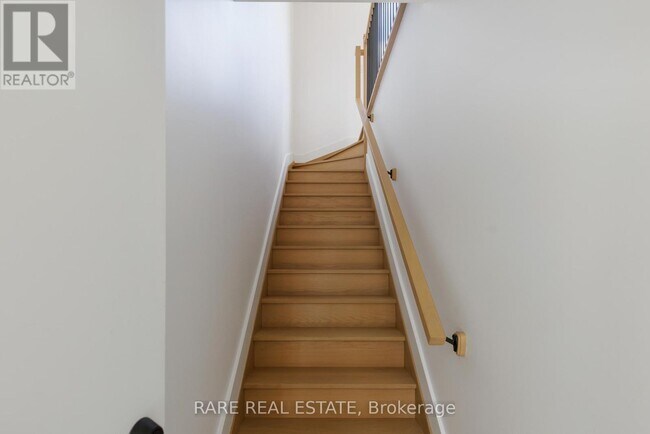 Photo du bâtiment - 451 Montrose Ave