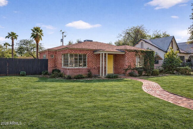 Building Photo - 901 W Willetta St