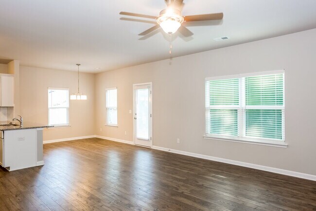 Building Photo - 3028 Hubbard Rd