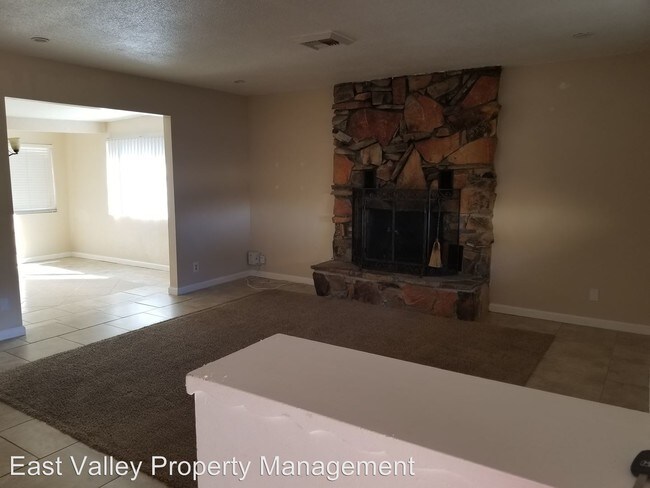 Building Photo - 35812 Grandview Dr