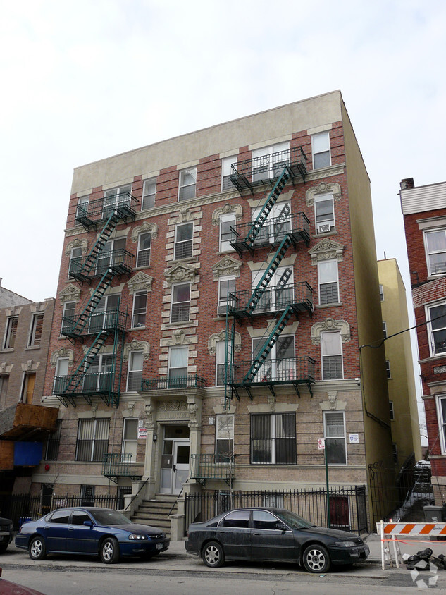 Building Photo - 671 Cauldwell Ave