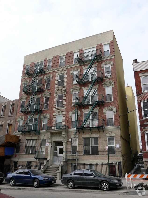 Foto del edificio - 671 Cauldwell Ave