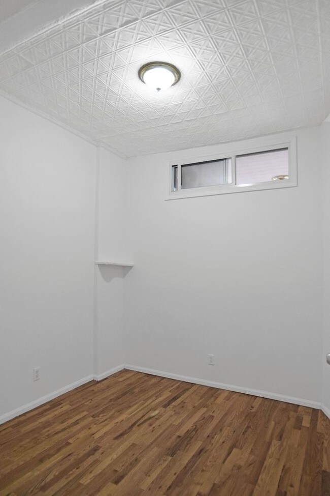 Building Photo - 239 Kingsland Ave