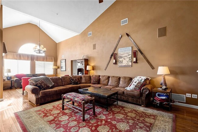 Building Photo - 8120 Stonegate Dr