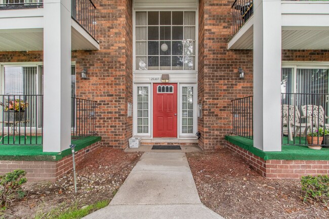 Building Photo - 25307 Shiawassee Cir