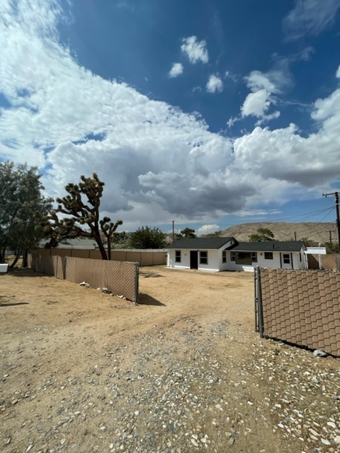 Building Photo - 56032 Pueblo Trl