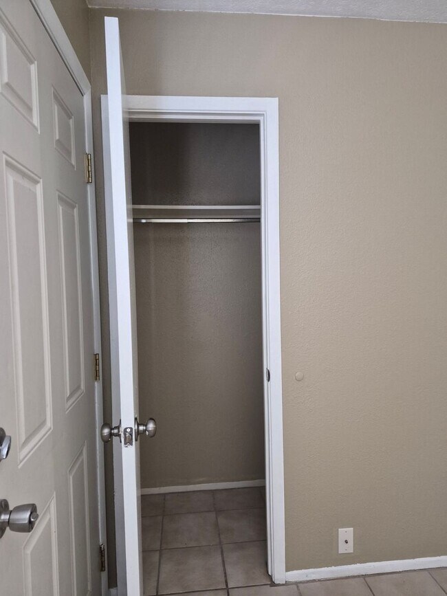 Foto del edificio - One Bedroom Apartment