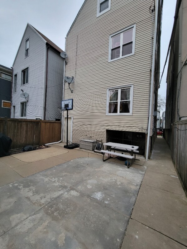 Foto del edificio - 3308 N Hamilton Ave