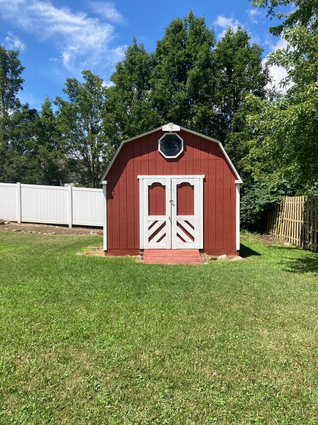 Building Photo - 855 Tanglewood Dr