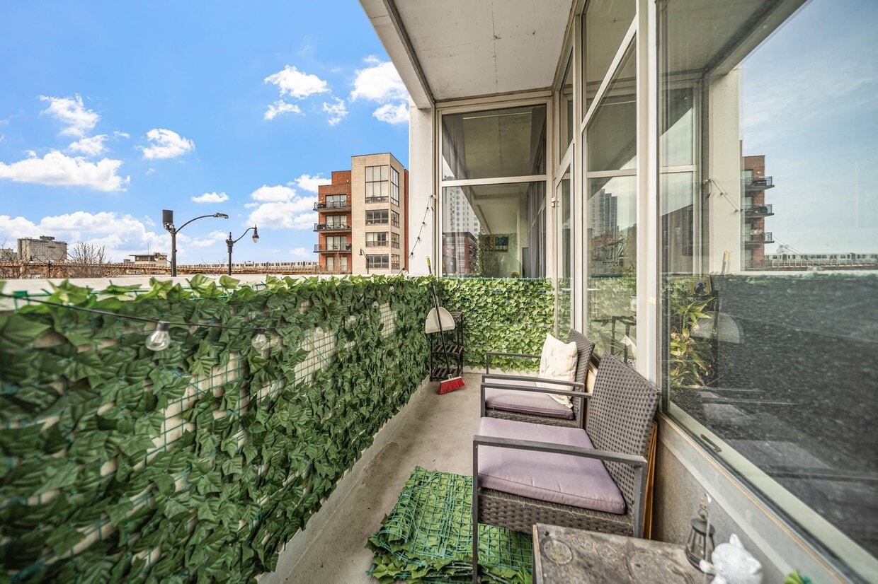 Photo - 50 E 16th St (Chicago, IL)