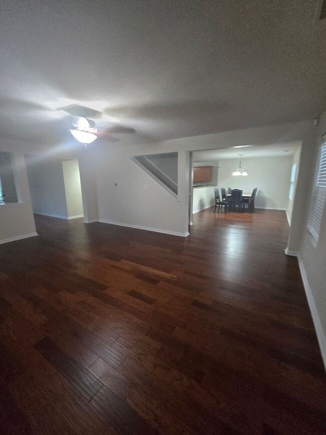 Foto del edificio - Eastside Four Bedroom Home located near So...